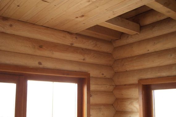 Виды потолка в деревянном доме